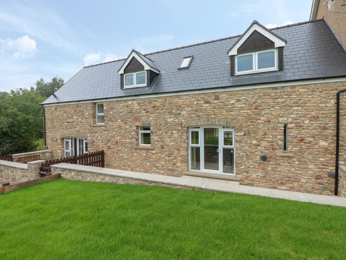 Вилла Woodpecker Barn Pontyclun Экстерьер фото