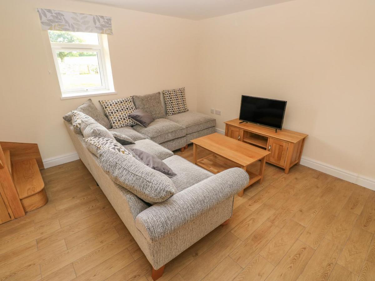 Вилла Woodpecker Barn Pontyclun Экстерьер фото
