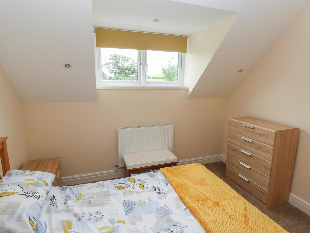 Вилла Woodpecker Barn Pontyclun Экстерьер фото