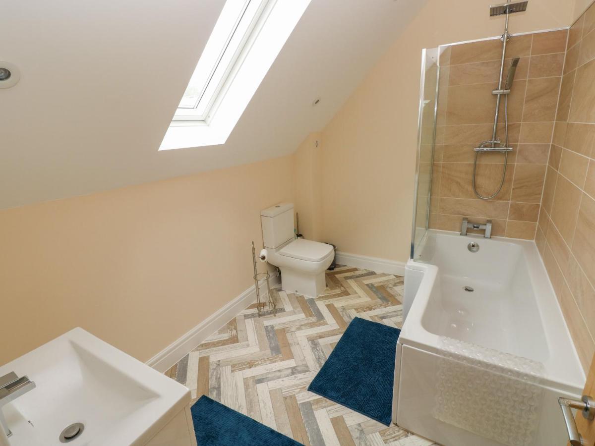 Вилла Woodpecker Barn Pontyclun Экстерьер фото
